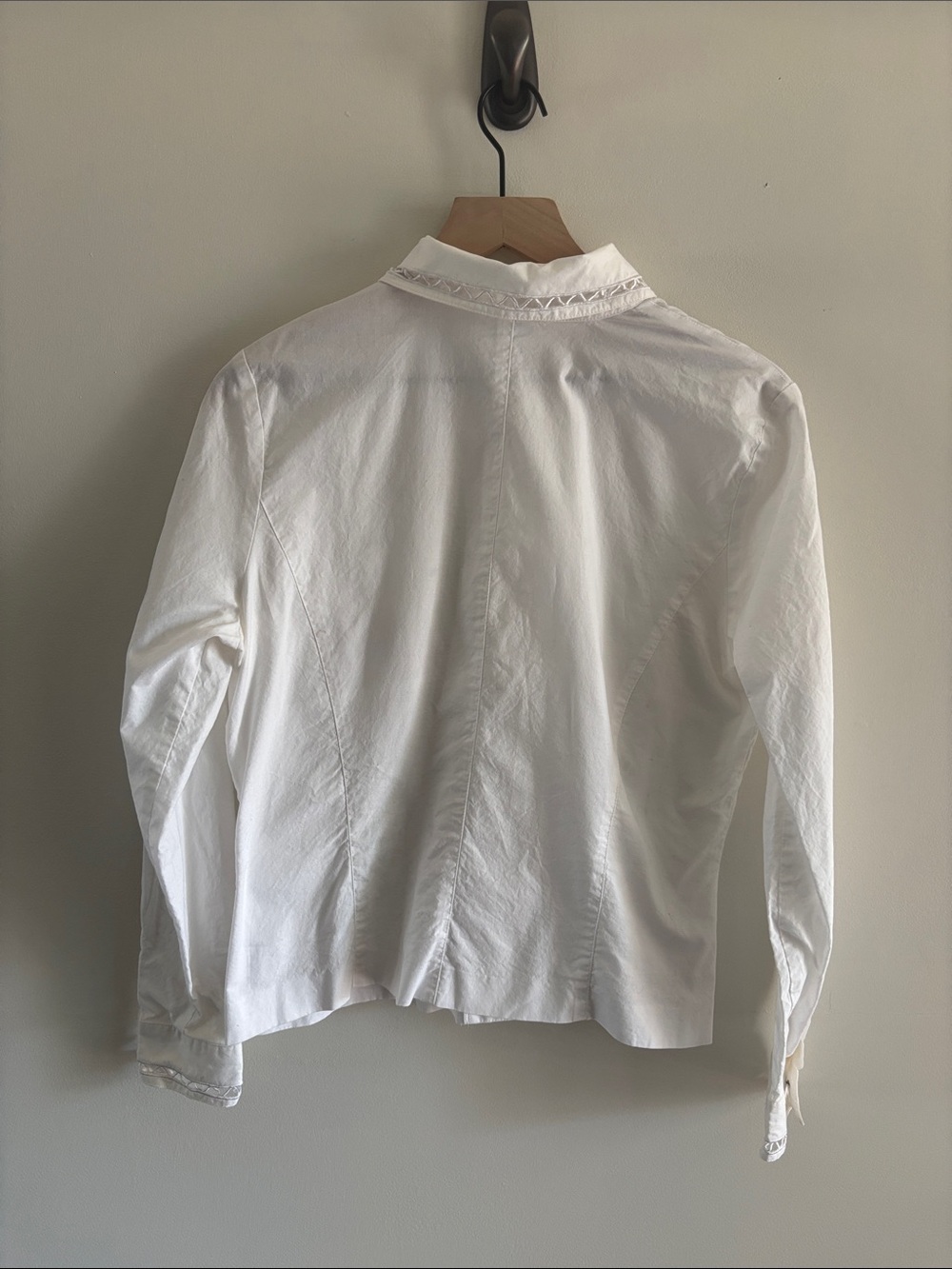 VTG Together • 100% cotton embroidered white button up with metal bug buttons. - Picture 6 of 9
